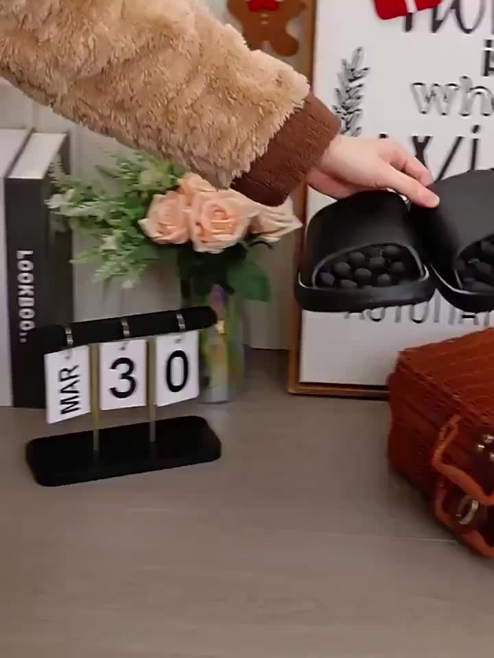 Solid Color 1pc Lady's Minimalist Home-style Slippers with Holes, Comfortable All Year Round EVA Material Home Slipper, Holiday Gift