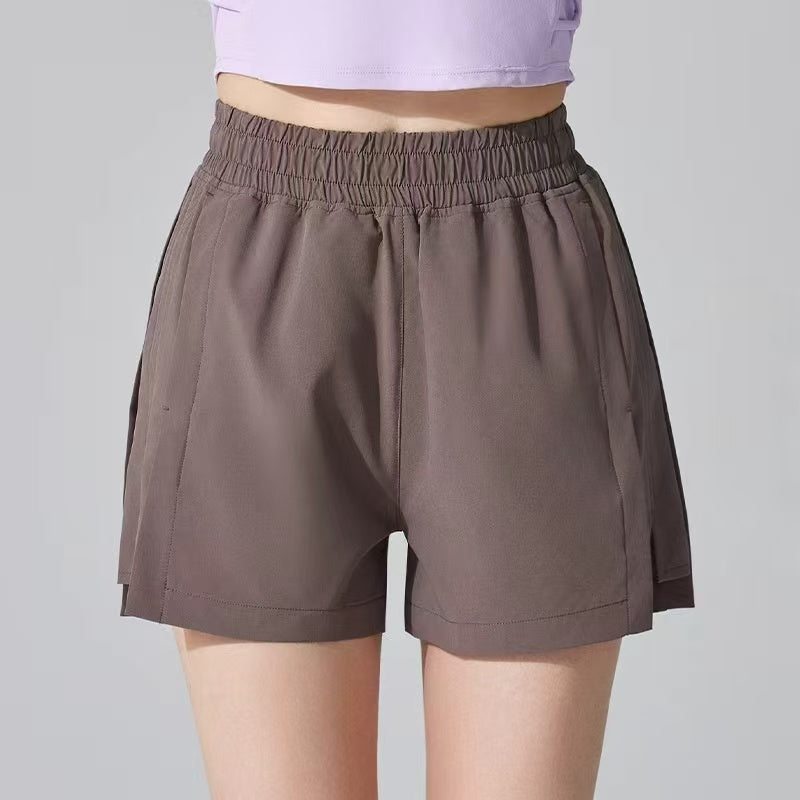 Sophisticated Performance Shorts: Breathable Quick-Dry Relaxed Fit 4" Trousers for Women Secondary image